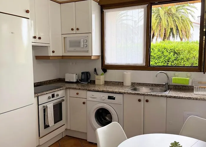 Con Jardin Y Parking Privado